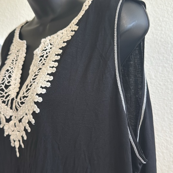 Max Studio Black Sleeveless Blouse with Ivory Crochet Neckline – Size 2X – NWT - Picture 3 of 6